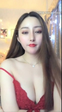 蛇精网红美女-曼曼- 丰满漂亮美乳，跳蛋塞逼里自慰，爽死这骚货！ 截图4