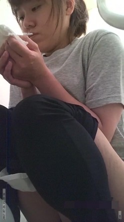 TP大神（野狼）商场女厕偷拍多位漂亮的美女 截图10