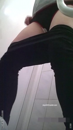 TP大神（野狼）商场女厕偷拍多位漂亮的美女 截图14