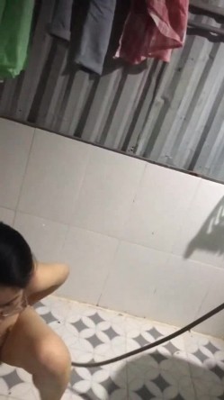 偷拍大神洗澡偷拍II学生宿舍寝室浴室70V精选集锦火热泄露 截图6