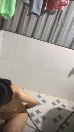 偷拍大神洗澡偷拍II学生宿舍寝室浴室70V精选集锦火热泄露 截图10
