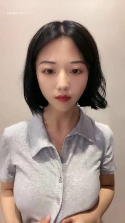 抖音妹！胸好大【像个小男孩一样】下海赚钱 收费全裸 好看 截图1