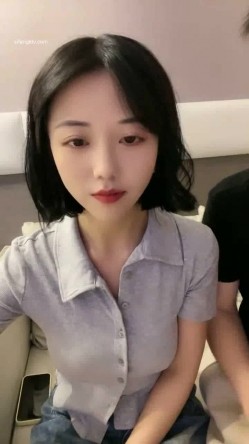 抖音妹！胸好大【像个小男孩一样】下海赚钱 收费全裸 好看 截图2