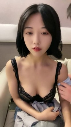 抖音妹！胸好大【像个小男孩一样】下海赚钱 收费全裸 好看 截图5