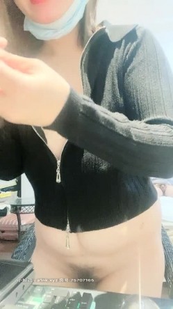 风骚的大奶子女神露脸制服诱惑黑丝情趣调教小哥做爱，吃奶子舔逼口交大鸡巴，窗前后入草到床上各种抽插浪叫 截图15