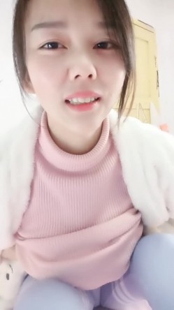 风味十足 极品少妇【小阿姨来了】为生活~在出租屋大秀直播~！强烈推荐，很有味道的小姐姐，完美奶子~！ 截图4