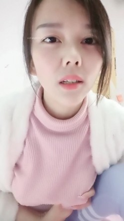 风味十足 极品少妇【小阿姨来了】为生活~在出租屋大秀直播~！强烈推荐，很有味道的小姐姐，完美奶子~！ 截图7