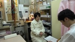 FP-034 鍼灸院須藤盗撮り下ろし3/147センチのちっちゃい九州美人妻/ハーフの極上奥さんにタトゥ！/押しに弱い軟体隠れムチムチ系妻/175センチのアスリート？奥さん 截图1