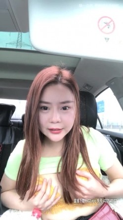 新晋美女主播，北京极品车模下海，【醉舞烟花赏花容】户外露出，车震，酒店啪啪，风骚魅惑尤物，帝都可四位数约 截图2