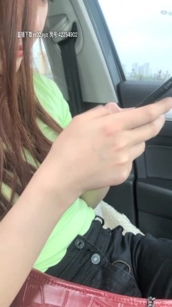 新晋美女主播，北京极品车模下海，【醉舞烟花赏花容】户外露出，车震，酒店啪啪，风骚魅惑尤物，帝都可四位数约 截图12