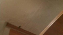 ️作死大神勇闯女厕，上下连续偷拍多位小姐姐方便，私处特写还给补光，差点被眼镜女发现了 截图3