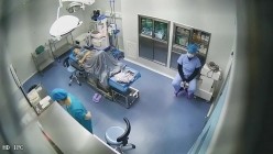 珍稀资源破解美容整形医院摄像头监控偷拍几个做纤体的妹子阿姨这年纪也敢整真服了 截图12