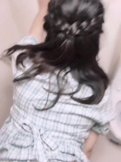 最新反差婊 高端私密群内部福利群泄密流出视图基本都露脸美女如云 截图3