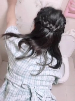 最新反差婊 高端私密群内部福利群泄密流出视图基本都露脸美女如云 截图5