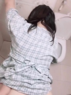 最新反差婊 高端私密群内部福利群泄密流出视图基本都露脸美女如云 截图15