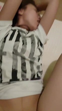 《台湾情侣泄密》已经是宝妈的护理师和相好的偷情 被老公发现愤而曝光她的真面目 截图7