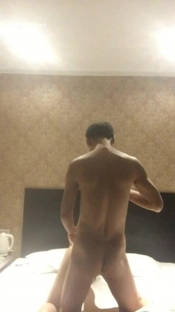 百度云泄密破解 军哥与老婆小三大尺度视图流出貌似还搞过不少其她少妇 截图2