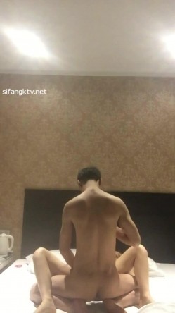 百度云泄密破解 军哥与老婆小三大尺度视图流出貌似还搞过不少其她少妇 截图3
