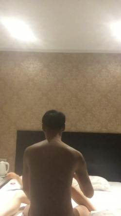 百度云泄密破解 军哥与老婆小三大尺度视图流出貌似还搞过不少其她少妇 截图5