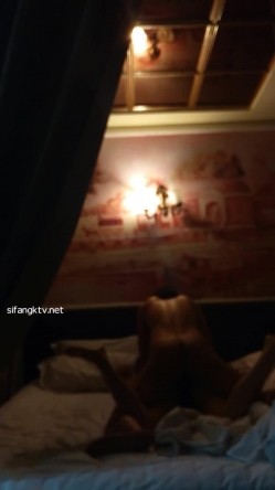 百度云泄密破解 军哥与老婆小三大尺度视图流出貌似还搞过不少其她少妇 截图8