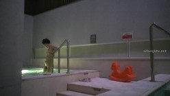【极品偷拍】国内『温泉会所』贴脸偷拍沐浴更衣泳池戏水 超多美女良家少妇近距离接触 截图10