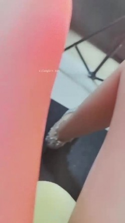 推荐，玩得就是心跳，【了了】，美女戴着跳蛋，坐公交车，户外露出，大黑牛喷水，真实刺激紧张不已，有意思 截图5