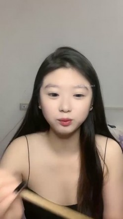 清纯女神！刚下海就被狂操~【西西棒棒】，一眼看着就很舒服的小美女，少女胴体真每秒，啪啪！内射 截图5