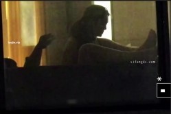 【五星级酒店窗外偷拍】，高挑御姐，喜欢被男友扇巴掌，在沙发上69玩的不亦乐乎，最后好像被颜射了 截图4