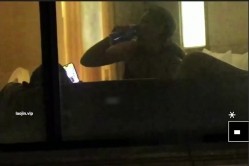 【五星级酒店窗外偷拍】，高挑御姐，喜欢被男友扇巴掌，在沙发上69玩的不亦乐乎，最后好像被颜射了 截图6