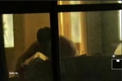 【五星级酒店窗外偷拍】，高挑御姐，喜欢被男友扇巴掌，在沙发上69玩的不亦乐乎，最后好像被颜射了 截图15