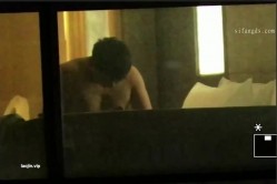 【五星级酒店窗外偷拍】，高挑御姐，喜欢被男友扇巴掌，在沙发上69玩的不亦乐乎，最后好像被颜射了 截图16