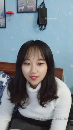 【可爱的小骚】洛阳的19岁萌妹子在石家庄可约，开个房自慰受不了尿急，被男友连续干了两炮，人美逼肥叫声骚对白淫荡挑逗 截图1
