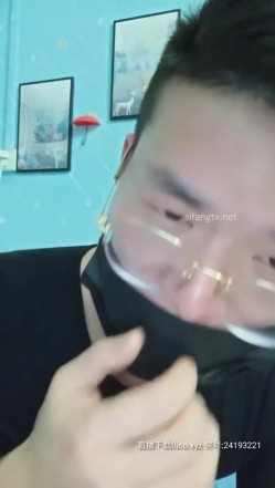 【可爱的小骚】洛阳的19岁萌妹子在石家庄可约，开个房自慰受不了尿急，被男友连续干了两炮，人美逼肥叫声骚对白淫荡挑逗 截图12