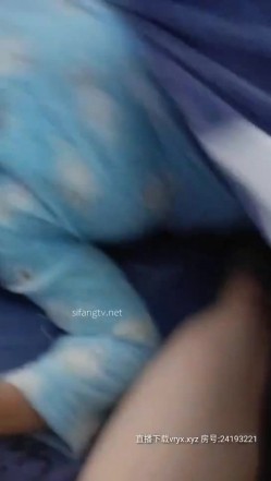 【可爱的小骚】洛阳的19岁萌妹子在石家庄可约，开个房自慰受不了尿急，被男友连续干了两炮，人美逼肥叫声骚对白淫荡挑逗 截图14