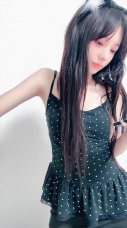 ️猫系校花女神【乖乖饱饱】超级漂亮 裸舞 道具 爽死 截图9