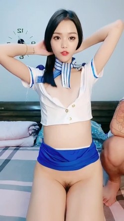 空姐制服小骚货，豹纹内裤炮友玩穴，吸吮舔屌，大长腿骑乘位，打桩机爆草，哥哥加油用力点，干死妹妹 截图3