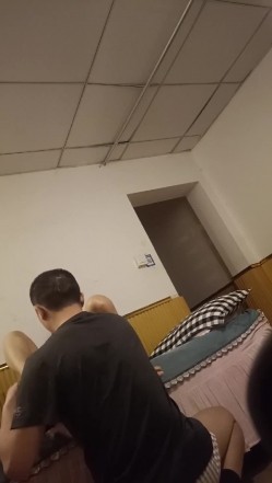 外卖哥又来了：这个最好看，送外卖在同城遇见老粉丝，他请我嫖娼，想和我一起玩，看我艹老阿姨！ 截图5