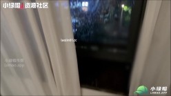 【长沙纹身哥】，《颜射口爆妹妹》，镜子前后入蜜桃臀，强制口交，干得妹子有点干呕，刺激 截图2