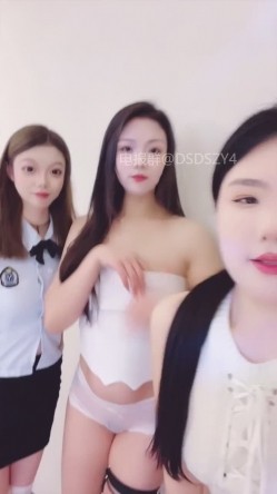 ️黑丝御姐【白兔】高颜眼镜御姐双飞黑丝制服舌吻口爆足交无套内射 截图10