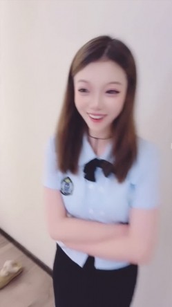 ️黑丝御姐【白兔】高颜眼镜御姐双飞黑丝制服舌吻口爆足交无套内射 截图11