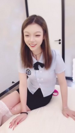 ️黑丝御姐【白兔】高颜眼镜御姐双飞黑丝制服舌吻口爆足交无套内射 截图12