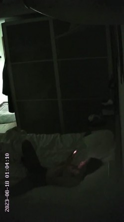 民宿酒店偷拍 ️年轻情侣做爱妹子水很多每次啪啪很大的水声 截图6