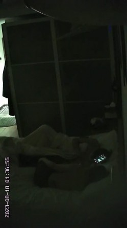 民宿酒店偷拍 ️年轻情侣做爱妹子水很多每次啪啪很大的水声 截图9