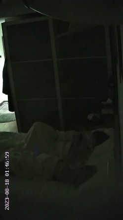 民宿酒店偷拍 ️年轻情侣做爱妹子水很多每次啪啪很大的水声 截图10
