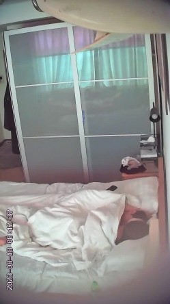 民宿酒店偷拍 ️年轻情侣做爱妹子水很多每次啪啪很大的水声 截图12