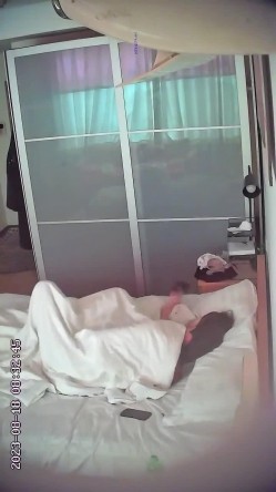 民宿酒店偷拍 ️年轻情侣做爱妹子水很多每次啪啪很大的水声 截图14