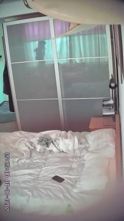 民宿酒店偷拍 ️年轻情侣做爱妹子水很多每次啪啪很大的水声 截图16