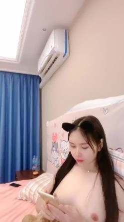 00后卡哇伊美少女浴室洗澡白皙奶子，湿身诱惑掰穴特写毛毛浓密，洗完澡床上玩特写粉穴，抬起双腿让你看清楚 截图8