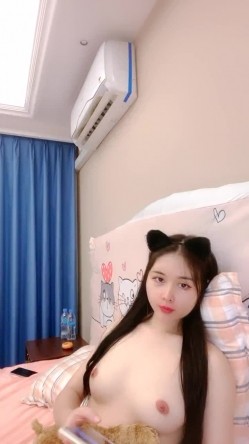 00后卡哇伊美少女浴室洗澡白皙奶子，湿身诱惑掰穴特写毛毛浓密，洗完澡床上玩特写粉穴，抬起双腿让你看清楚 截图12