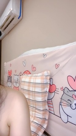 00后卡哇伊美少女浴室洗澡白皙奶子，湿身诱惑掰穴特写毛毛浓密，洗完澡床上玩特写粉穴，抬起双腿让你看清楚 截图15